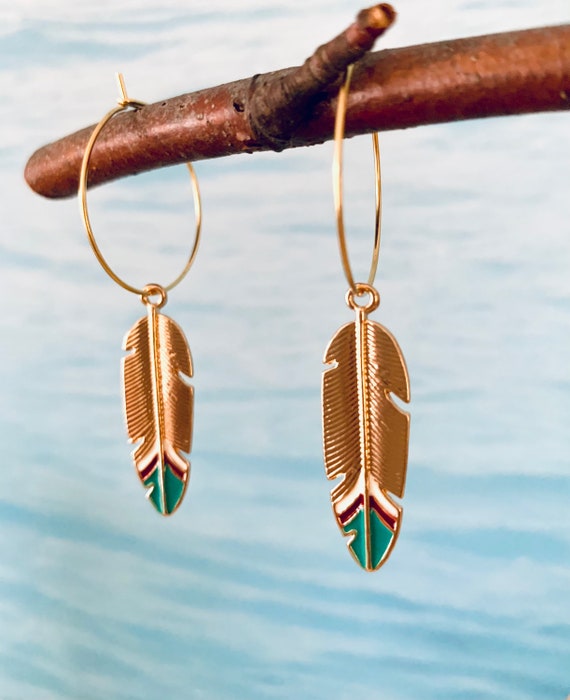 Gold creoles with pendant green red/creoles/Indian feather/dangle earrings/Canada/ethno earrings/boho/hippie/statement hanging earrings