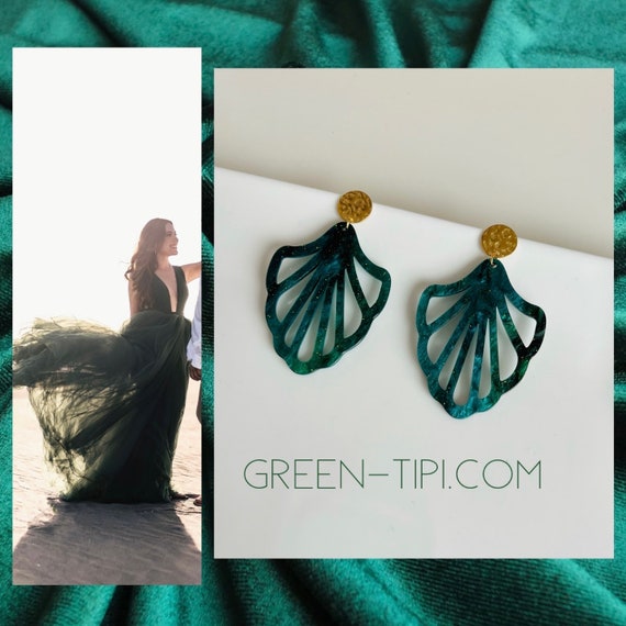 Green resin earrings gold emerald green/large long statement ornament earrings/leaf/boho glamor party wedding earrings hanging long