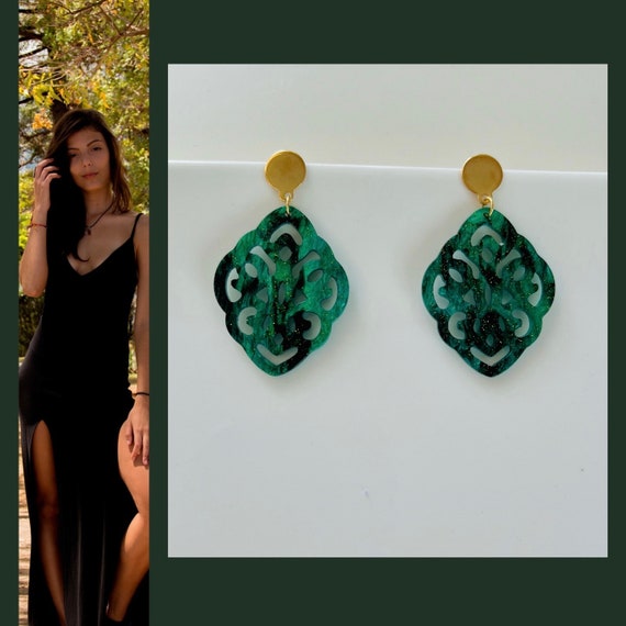 Resin earrings light green gold glitter/dangle earrings emerald green/eye-catching green statement earrings leaf/wedding earrings hanging