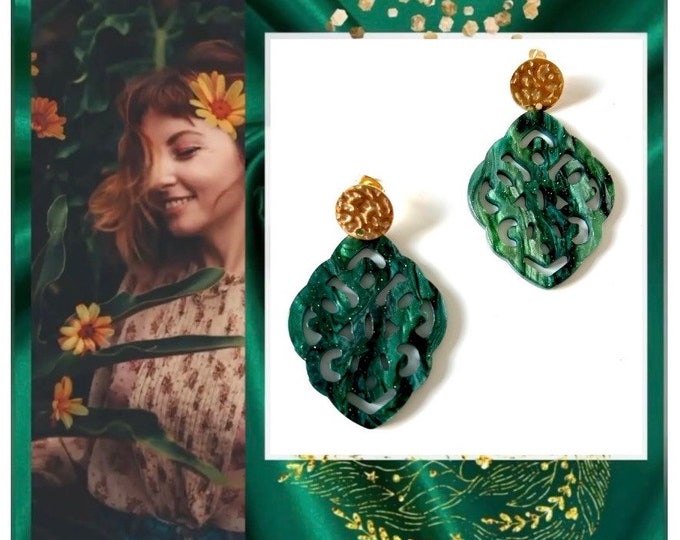 Resin earrings light green gold glitter/dangle earrings emerald green/eye-catching green statement earrings leaf/wedding earrings hanging