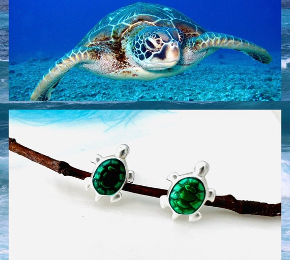 Turtle earrings silver green/Ocean stud earrings/Sea earrings/Minimalist earrings turtle
