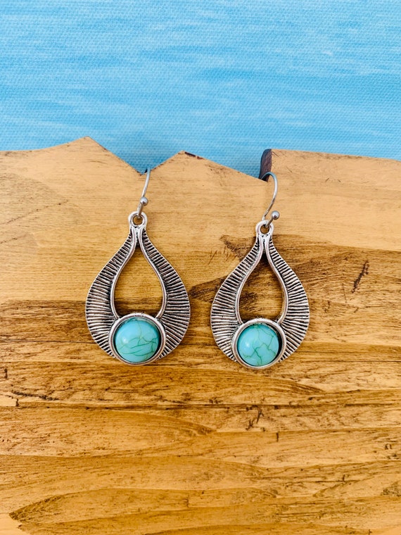 Turquoise silver drop earrings hanging/Indian earrings/Canada/Boho hippie jewelry/ethnic earrings blue