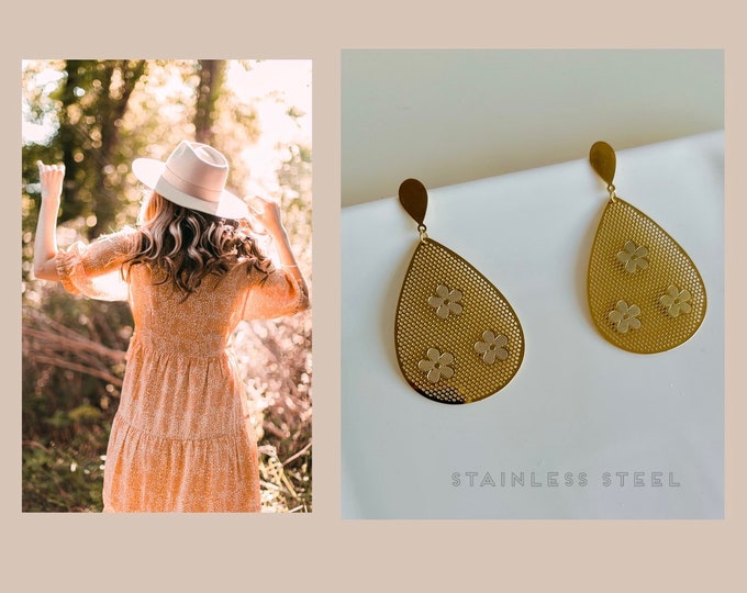 Long gold earrings*Dangle gold earrings*Statement earrings Boho*Light gold earrings*Statement earrings gold
