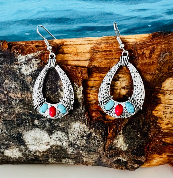 Western Country Earrings/Turquoise silver earrings hanging/Indian earrings teardrop shape/Boho/Hippie/Cowgirl hanging earrings/Cowgirls gift