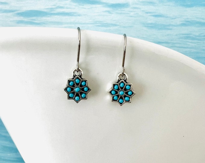 small flower earrings silver turquoise blue, minimalist earrings hanging turquoise, dainty flower earrings, small blossom flower earrings