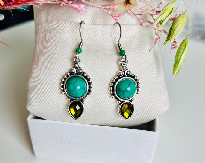 Earrings silver green with stone, drop earrings hanging light, dainty green earrings zirconia, drop-shaped earrings small, gift cowgirl