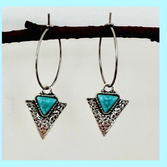 Small hoop earrings with pendant turquoise silver blue triangle/Indian earrings/thin dainty hoop earrings hoops/Boho/Hippie/Canada/ethnic jewelry lady