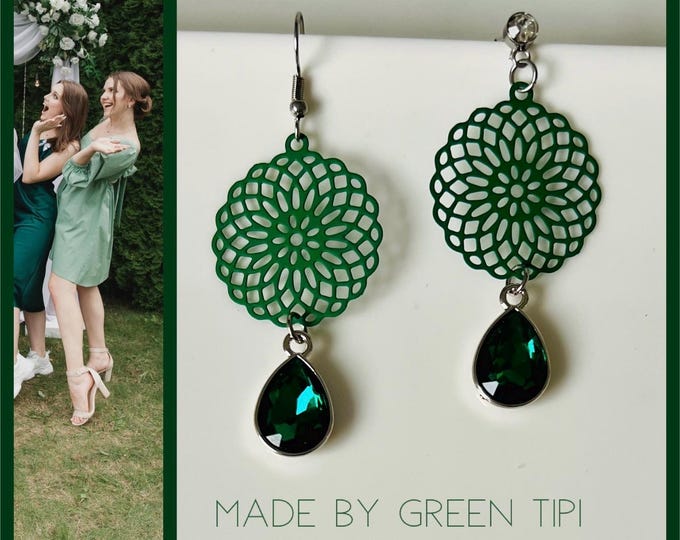 Mandala earrings hanging green*green earrings glass crystal stone*earrings dark green*Boho hanging earrings flower blossom,spiritual gift