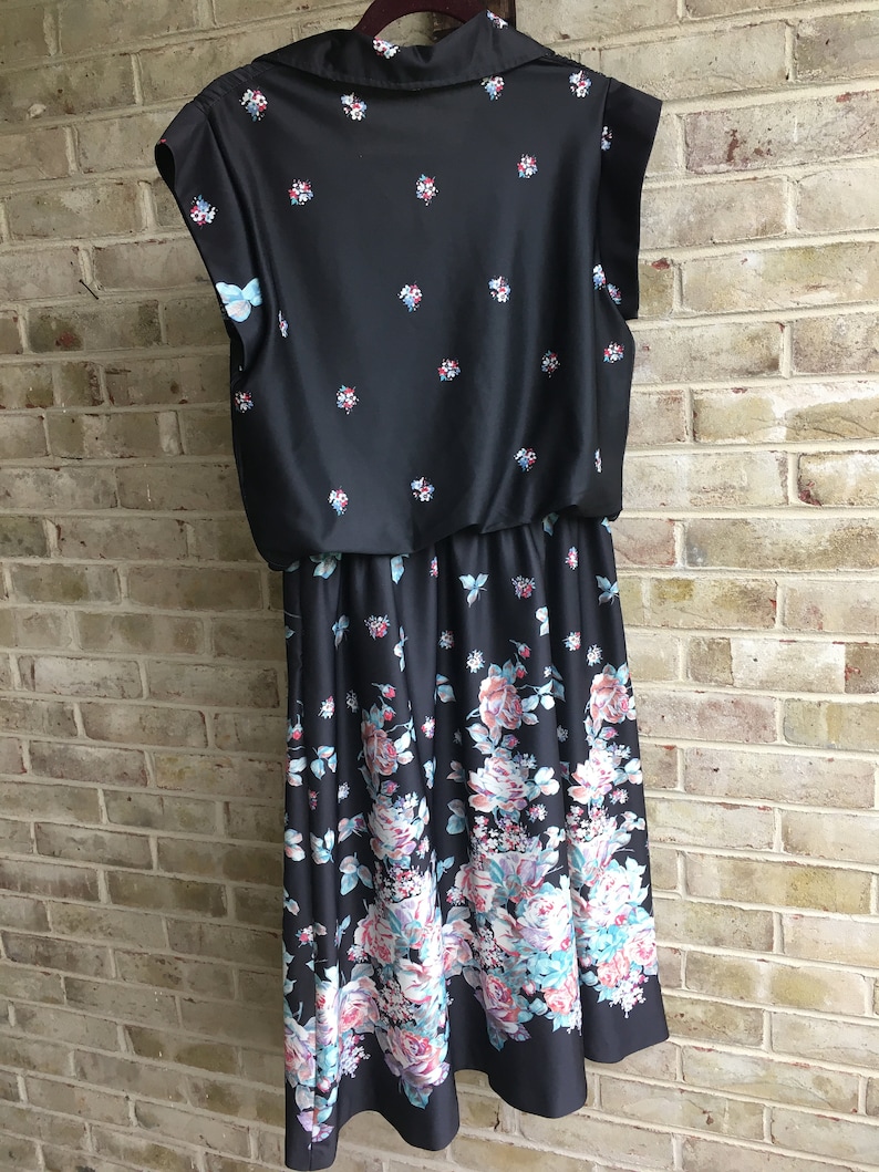 Plus size vintage dress 1970 70s roses black blouson cap sleeves midi circle skirt boho hippie size 14 16 18 xl xxl 1x 2x