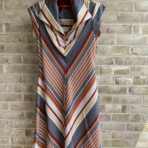 Vintage dress 1970 70s chevron stripes midi polyester knit hippie hippy boho size 7 xs small union tag