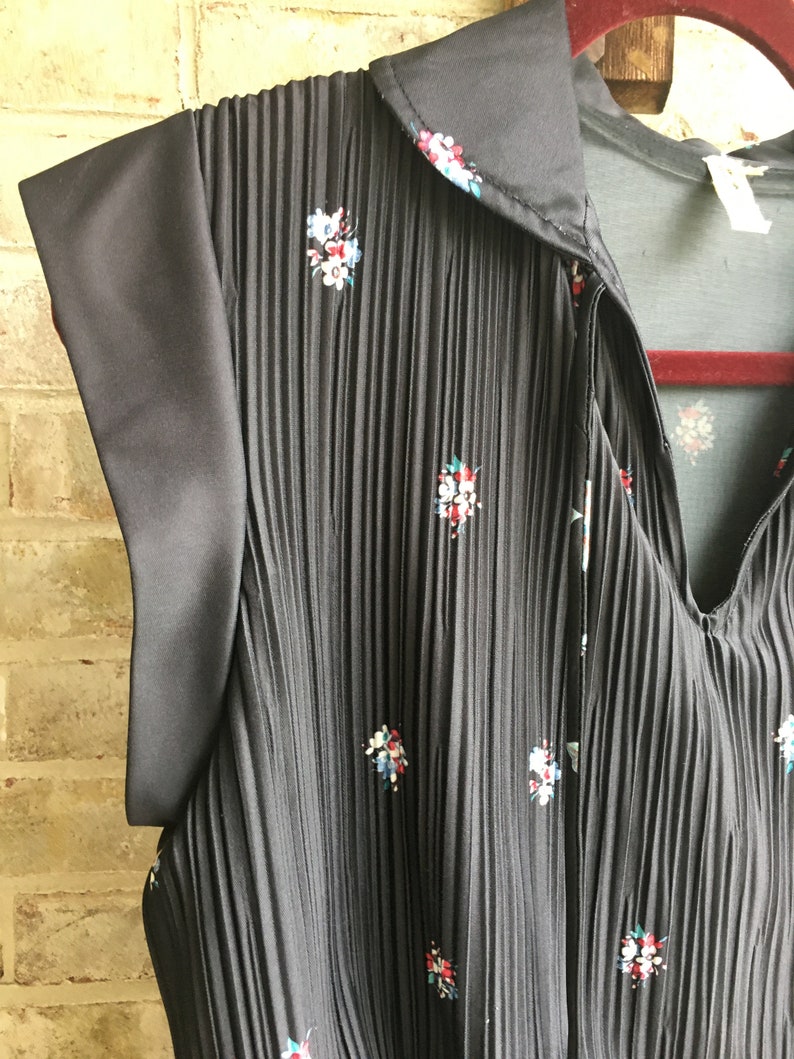 Plus size vintage dress 1970 70s roses black blouson cap sleeves midi circle skirt boho hippie size 14 16 18 xl xxl 1x 2x