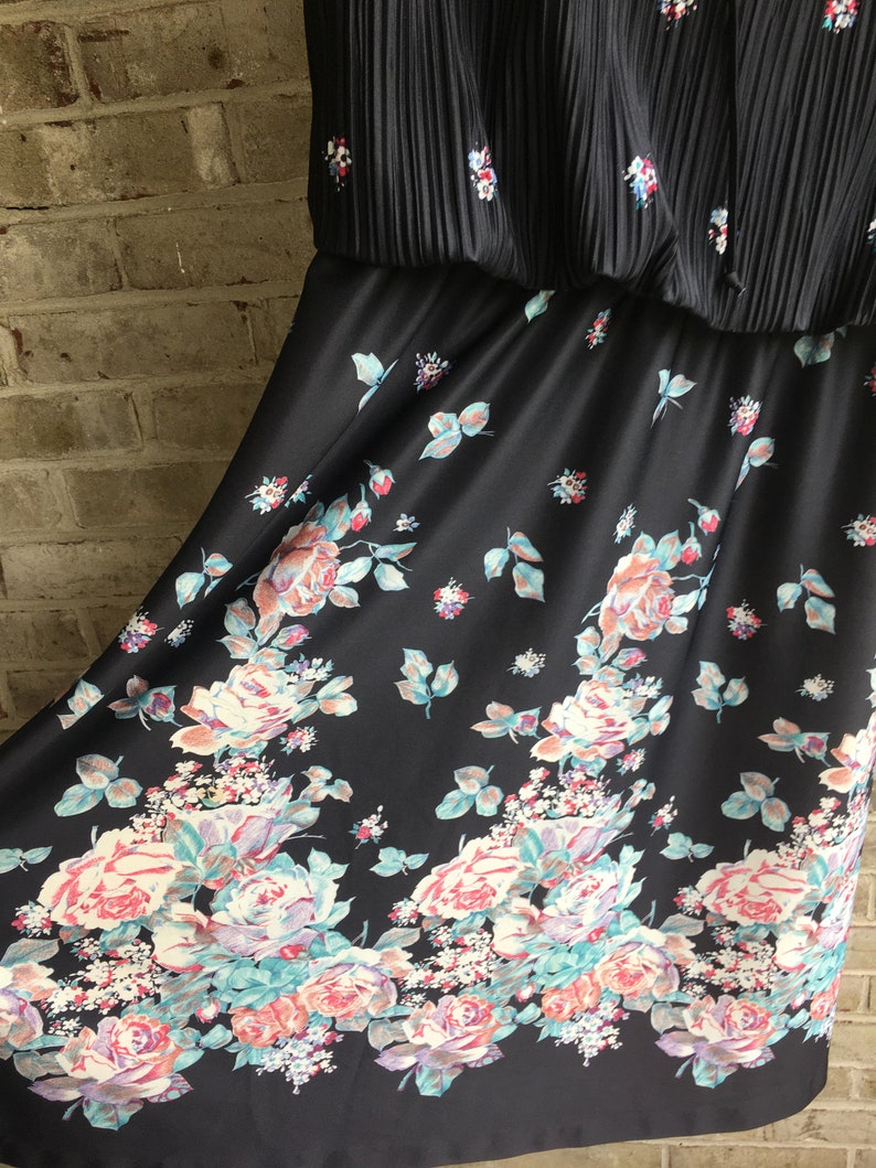 Plus size vintage dress 1970 70s roses black blouson cap sleeves midi circle skirt boho hippie size 14 16 18 xl xxl 1x 2x