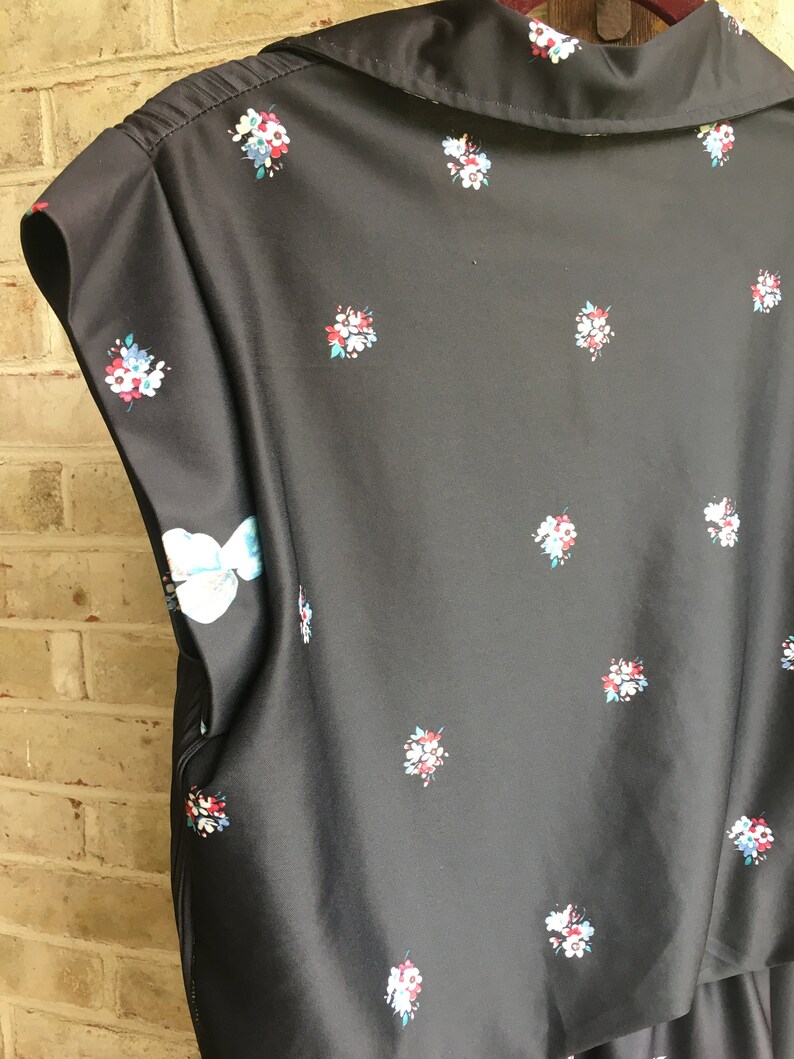 Plus size vintage dress 1970 70s roses black blouson cap sleeves midi circle skirt boho hippie size 14 16 18 xl xxl 1x 2x