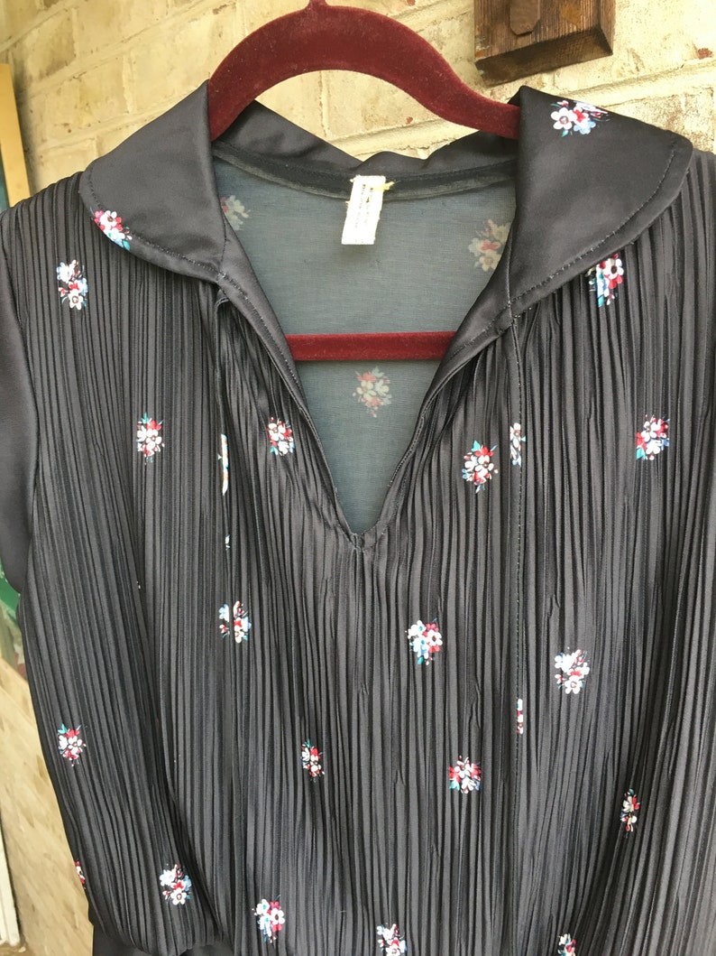 Plus size vintage dress 1970 70s roses black blouson cap sleeves midi circle skirt boho hippie size 14 16 18 xl xxl 1x 2x