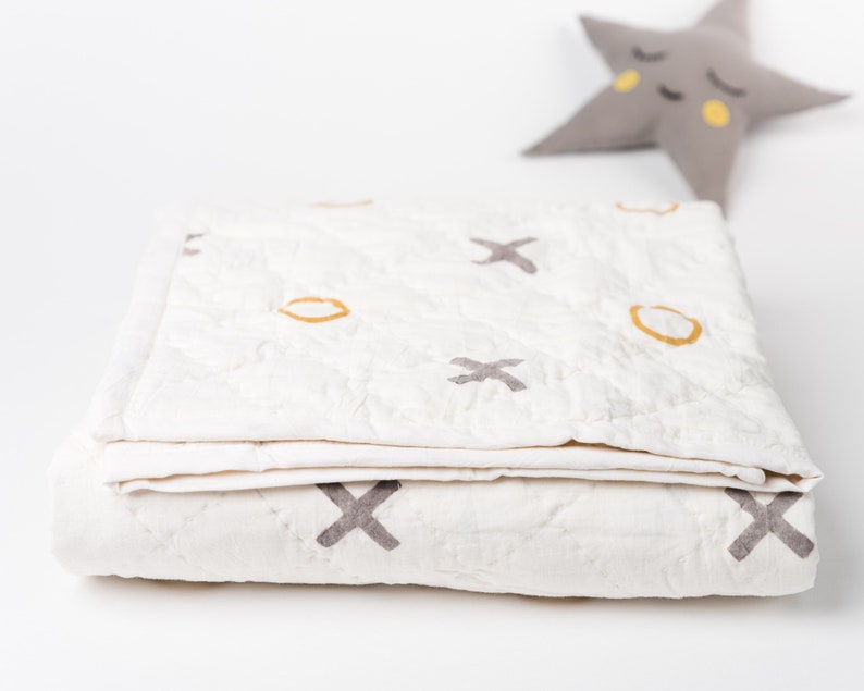 Handmade Organic X & O baby quilt/blanket for Toddler and Baby using Natural Plant based Dyes zdjęcie 3