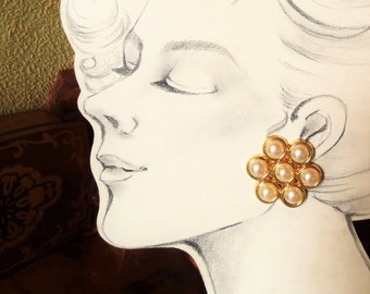 Ohrclips große Perlenblume der 80er Jahre Boho, Geschenk Frauen, Hochzeit, Feste, Tanz, Bühne, Theater, goldknoepfchen