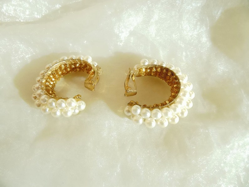 superschöne opulente Vintage Ohrringe Perlen Halbcreolen als Ohrclip,stecker der 80er Jahre, Geschenk für Frauen, Hochzeit Bild 9
