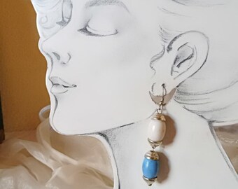 boucles d'oreilles bleues et blanches avec capuchons argentés des années 70 comme cadeau pour femme