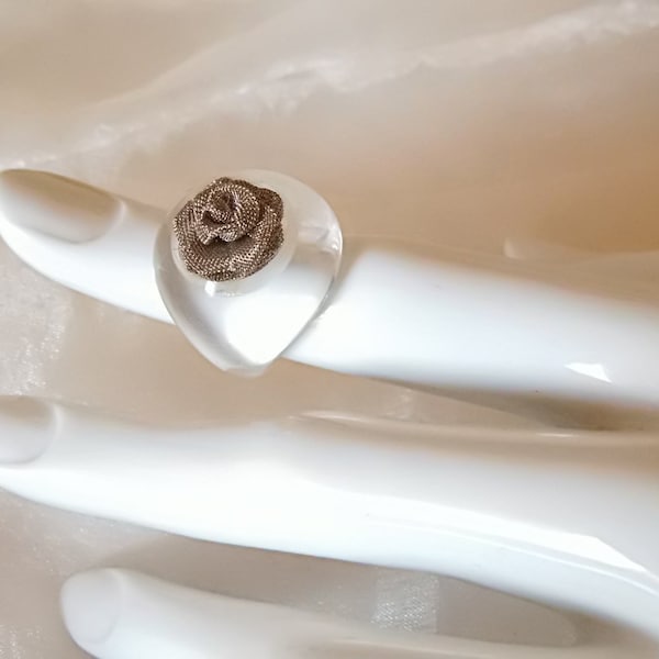 klobiger Vintage Ring Kunststoff durchsichtig mit Blume der 80er Jahre als Geschenk fürTrachtenmode