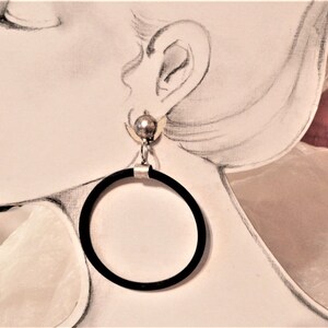 Ear clip Creole black/silver or black/gold, classic, gift for women, gigantic opulent earrings from the 80s, plastic earrings silber/schwarz