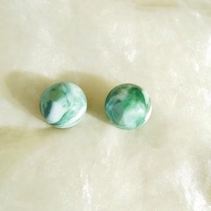 grüne marmorierte Ohrclips der 70er Jahre als Geschenk für Frauen zum Geburtstag Bild 5