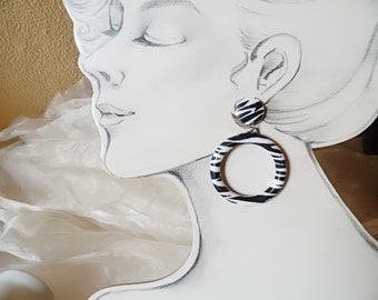 Decorative hoop earrings black/white as a classic vintage ear clip from the 80s, gift women's plastic earrings, boho avant-garde