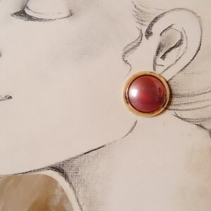 runde Ohrclips glänzend bordeaux/goldfarben aus den 80er Jahren als Geschenk für Frauen Bild 3