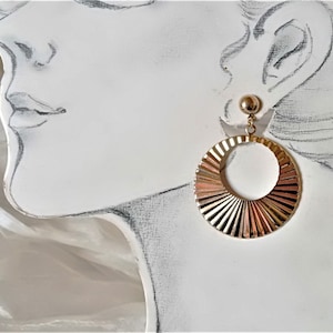 gold or silver colored stud earrings with round fluted pendant, 80s earrings, earrings, gift for her, ART 782997513