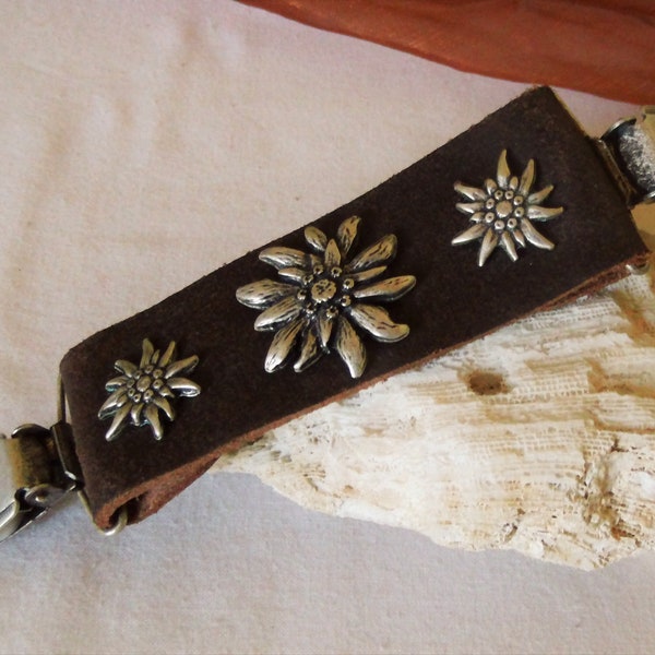 Plain leather gatherer for traditional shirts with three edelweiss flowers, lederhosen from the 70s, unisex gift