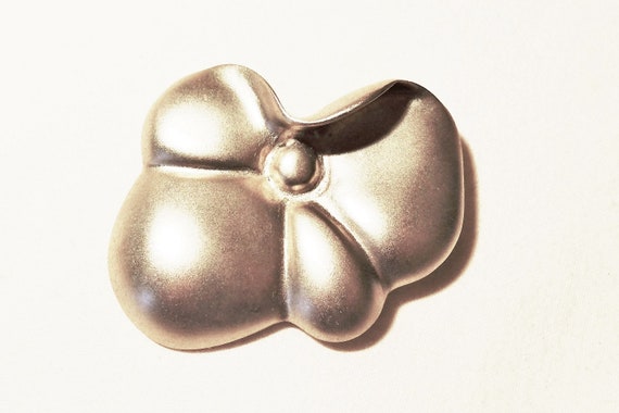 mattsilberne Brosche Blume,minimalistische Gestal… - image 1