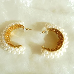 superschöne opulente Vintage Ohrringe Perlen Halbcreolen als Ohrclip,stecker der 80er Jahre, Geschenk für Frauen, Hochzeit Bild 8