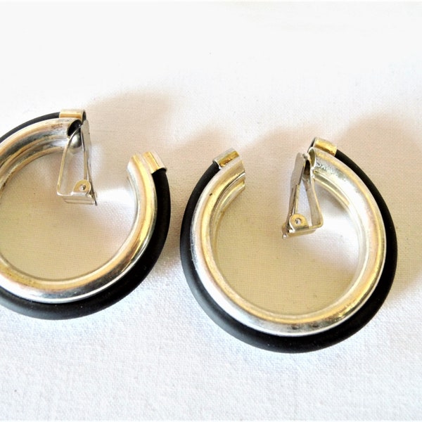 wide vintage hoop earrings black/silver as a clip, 80s fashion jewelry, classic, gift for women, opulent hoop earrings, ear clips, earrings