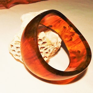 honey-colored plastic bangle, wave shape Mid Century, 60s bracelet, elegant, special gift for women, ART 627191405