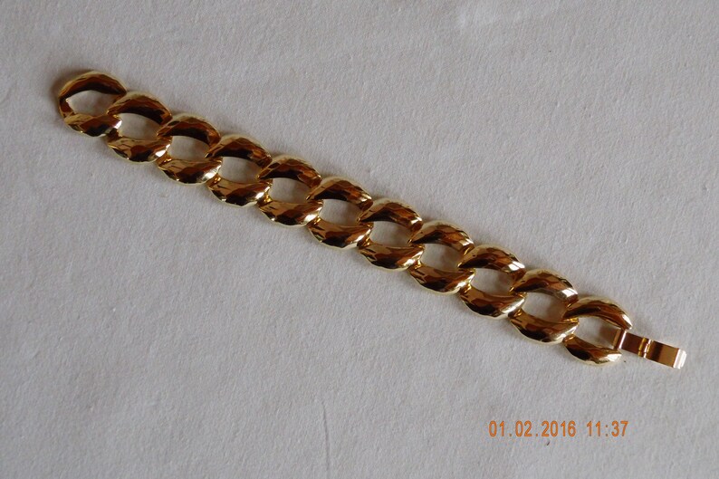 Link bracelet wide gold color,chain bracelet 80s,fashion jewelry vintage,elegant wide bracelet,gift women,opulent,arm jewelry