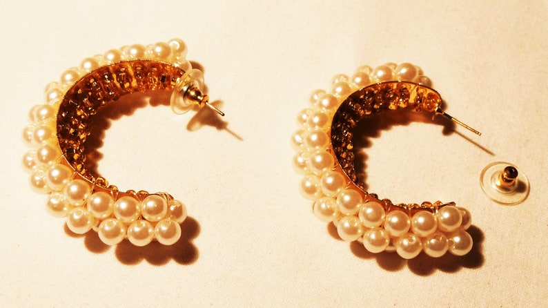 superschöne opulente Vintage Ohrringe Perlen Halbcreolen als Ohrclip,stecker der 80er Jahre, Geschenk für Frauen, Hochzeit Bild 4