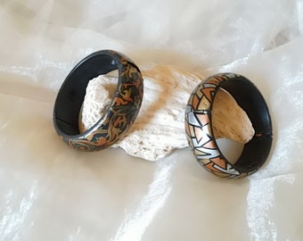colored folding bangle with tendrils or geometric pattern as a gift for women from the 80s, ART 627191171