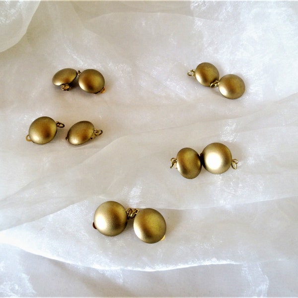 Ear clip blanks for attaching pendants, pressure protection can be inserted, matt gold-colored clips to design your own ear clip