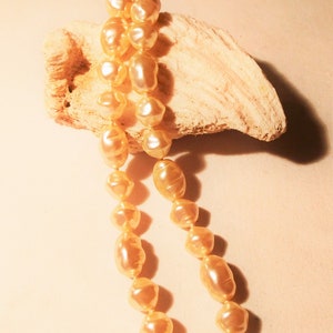 elegante edle Kette mit unregelmäßigen Perlen Ladylike wie echt wirkende Perlenkette der 60er Jahre für Hochzeit und Anlässe Bild 1