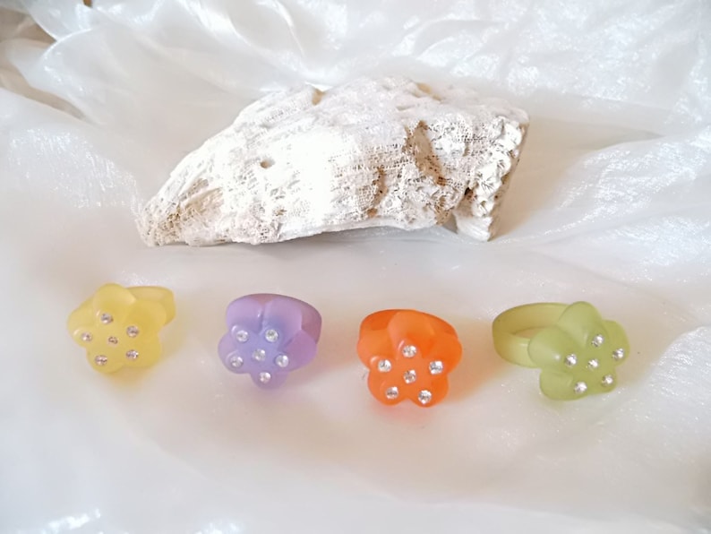 Plastic rings flower with glitter stones 80s small pastel colored vintage rings,gift for her,boho,avantgarde plastic ring flower