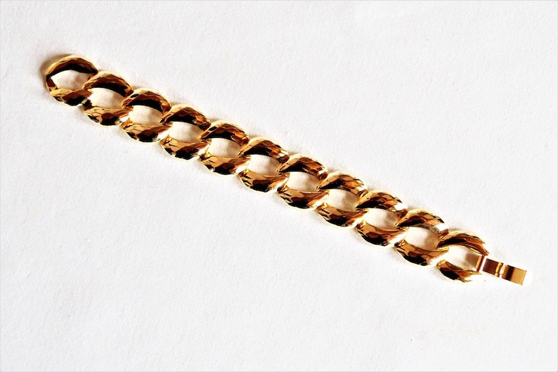 Link bracelet wide gold color,chain bracelet 80s,fashion jewelry vintage,elegant wide bracelet,gift women,opulent,arm jewelry