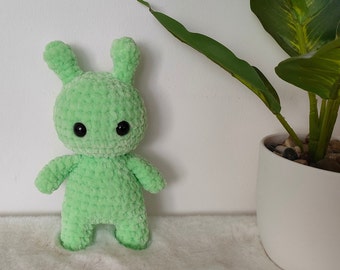 Alien gehäkelt aus Plüschgarn, Amigurumi