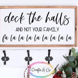 SVG Deck the Halls and Not Your Family, Panneau de Noël, Panneau de vacances, Ferme, Rustique, Fichier numérique