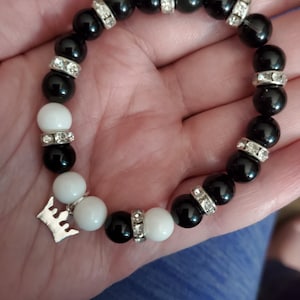 Crown Black and White Beaded Bracelet