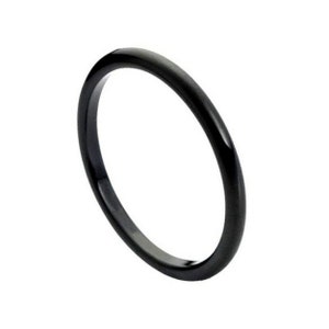 Dünner schwarzer Stapelring 2 mm dünner Ring minimalistischer Ring Wolfram schwarzes Band