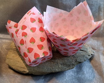 25 or 50 Muffin Tulip Wrappers, Tulip shape, pink with red strawberries, 16 x 16 cm