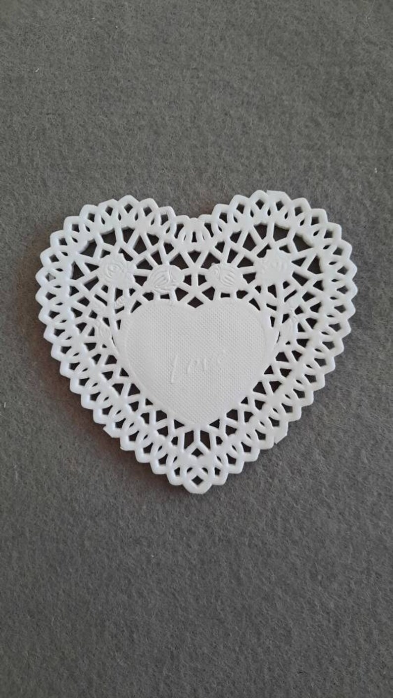 30 cake doilies heart 10 cm, Valentine's image 4