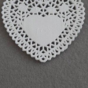 30 cake doilies heart 10 cm, Valentine's image 5