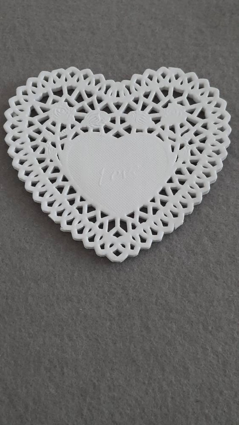 30 cake doilies heart 10 cm, Valentine's image 5