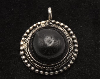 Pendentif En Argent Massif Avec Cabochon Pierre Noire Et Blanche - Occasion, Bijou Ethnique