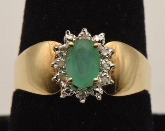 Vintage 10k Gold Emerald and Diamonds Halo Ring - Size 8.75